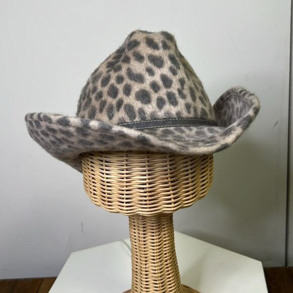 Women’s Eric Javits animal print fuzzy cowboy hat - Picture 2 of 5